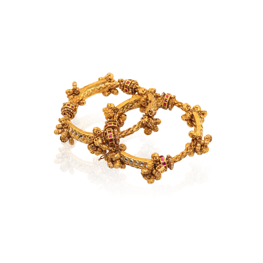 Mehar Timeless Charm Kara